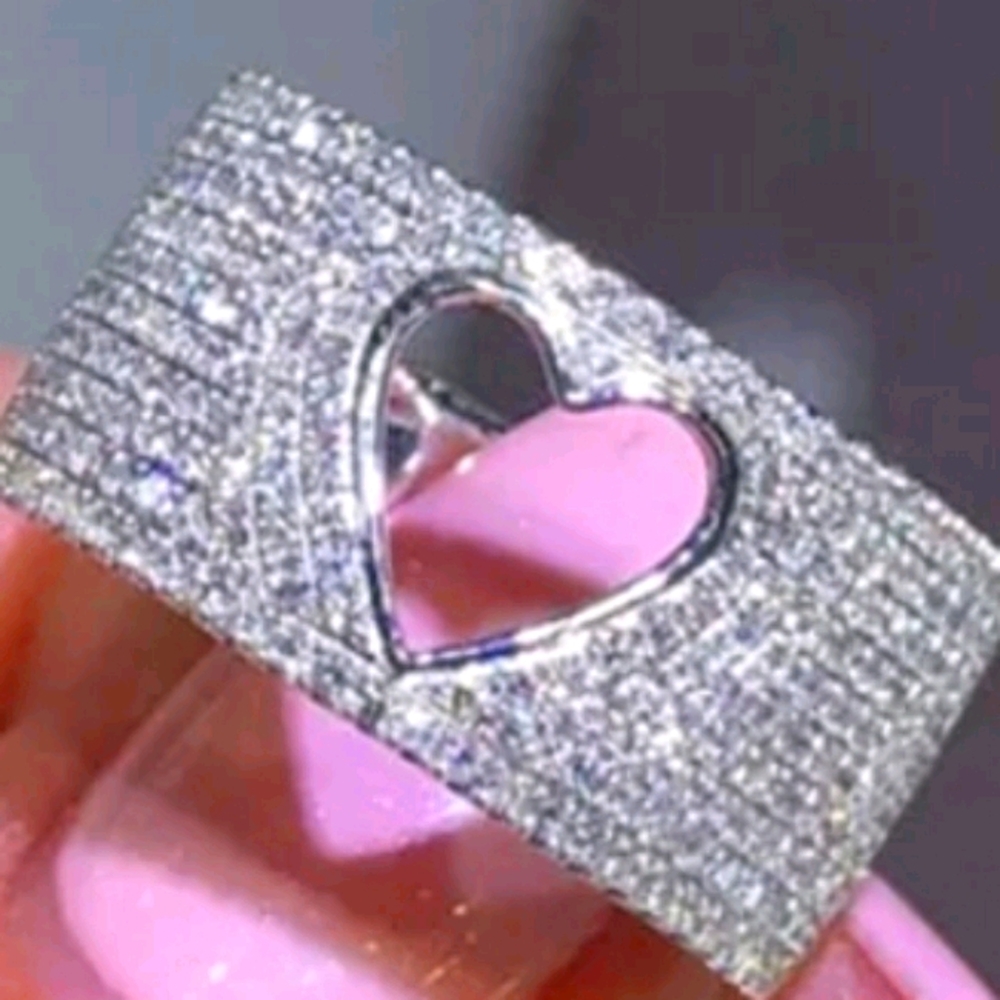 Band hear ring